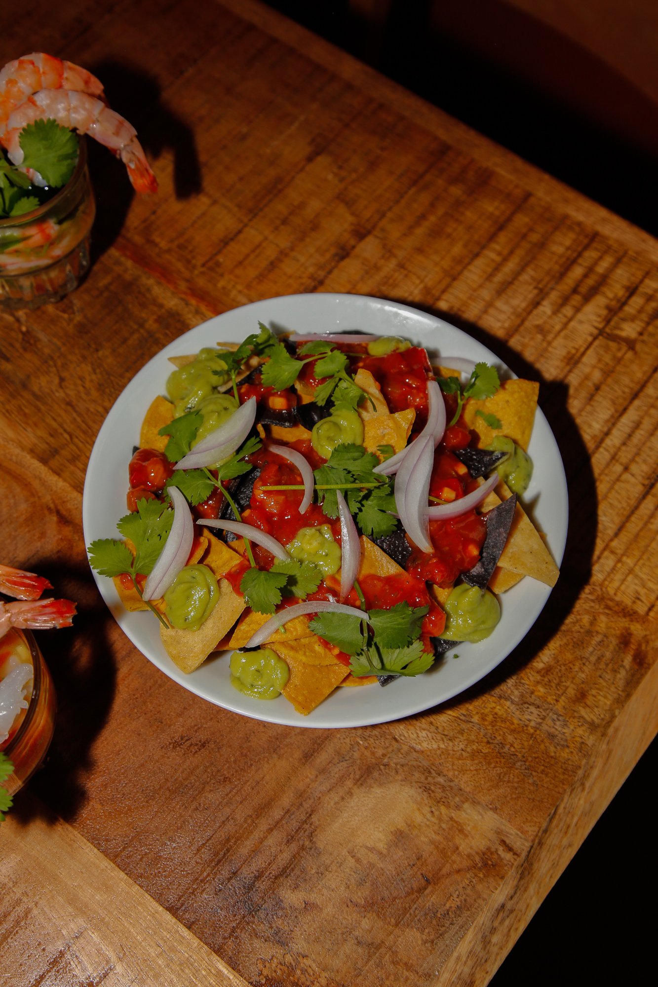 Nachos met salsa en guac